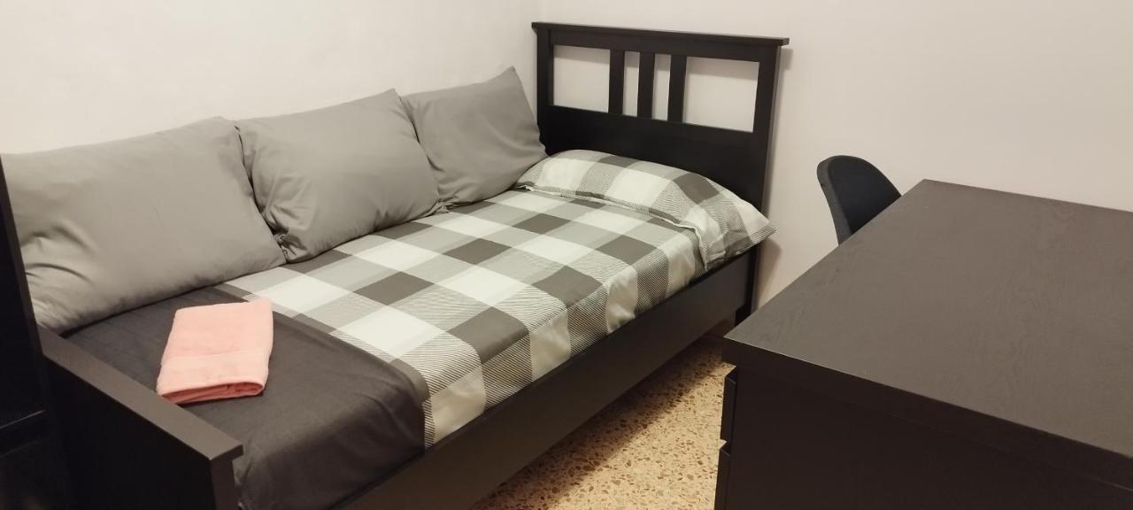 Apartamento Entero Con Terraza En El Centro De Rubí Buitenkant foto